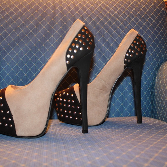 Scene by Shoe Dazzle Suede Studded Heels, sz: 7.5 - Picture 3 of 8